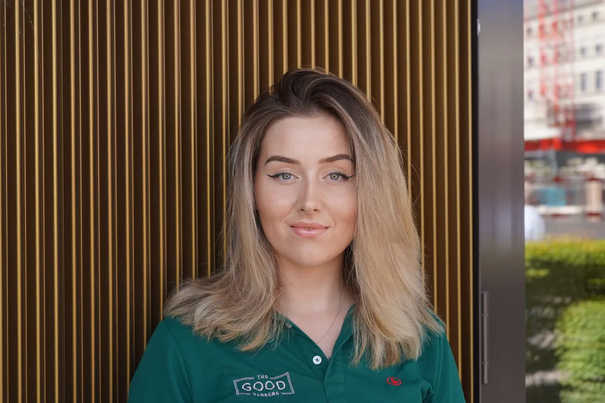 Simi – Lady Barber