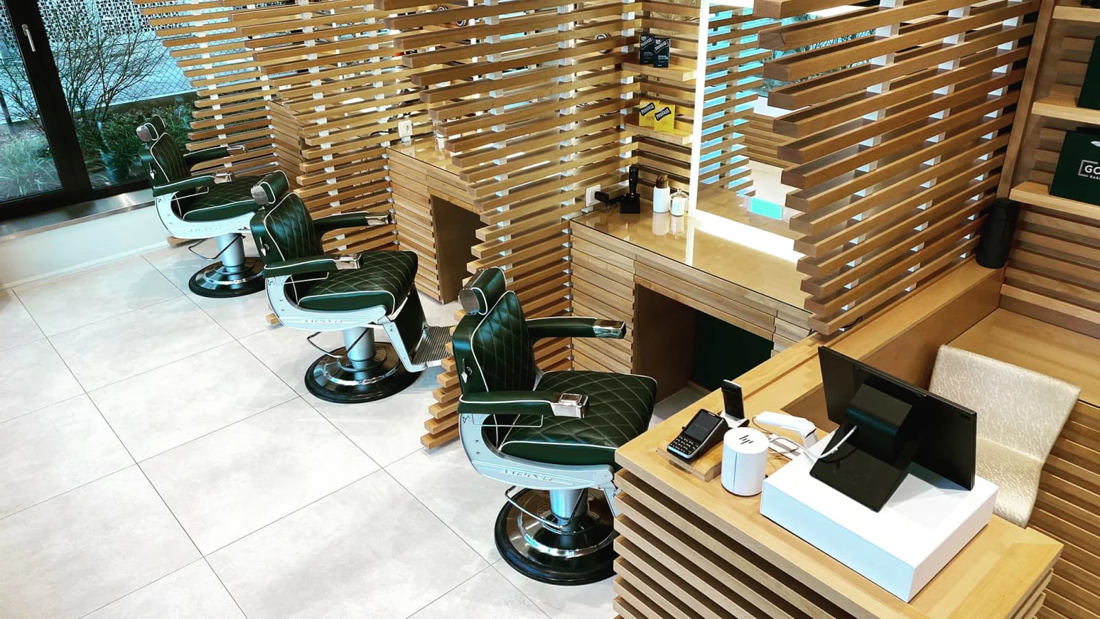 Des salons suisses font-ils passer des salariés à la location de fauteuil tout en continuant à contrôler leur travail?